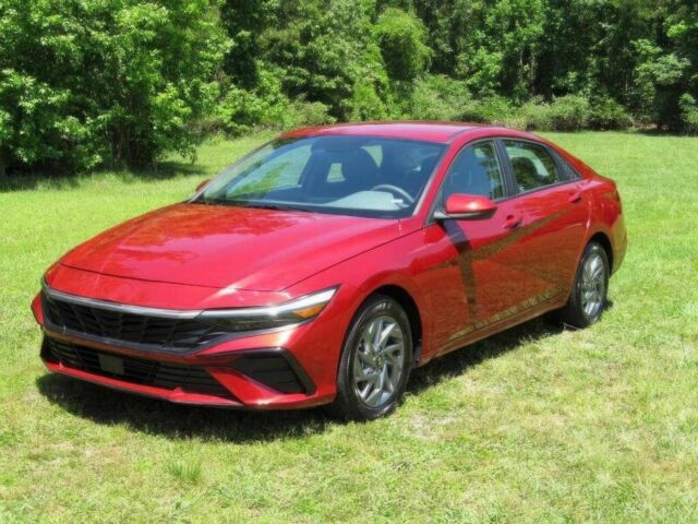 Червоний Хендай Елантра, об'ємом двигуна 2 л та пробігом 28 тис. км за 9600 $, фото 2 на Automoto.ua