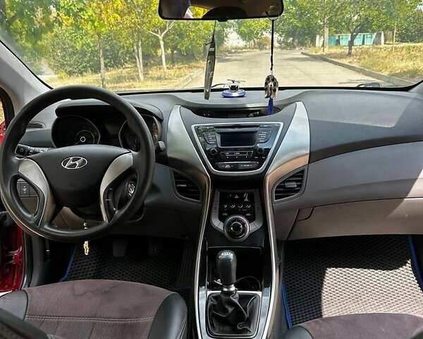 Красный Хендай Элантра, объемом двигателя 1.8 л и пробегом 190 тыс. км за 7300 $, фото 6 на Automoto.ua