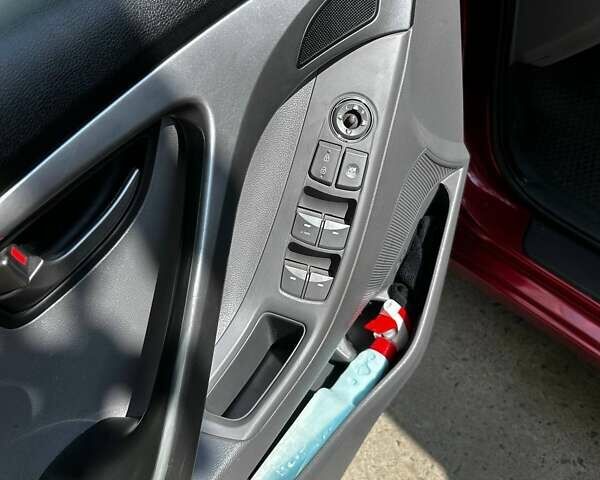 Красный Хендай Элантра, объемом двигателя 1.8 л и пробегом 190 тыс. км за 7300 $, фото 11 на Automoto.ua