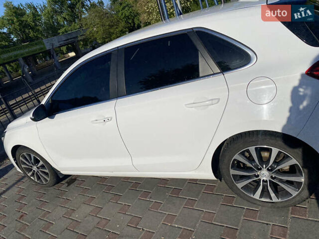 Хендай Элантра, объемом двигателя 2 л и пробегом 120 тыс. км за 11000 $, фото 4 на Automoto.ua