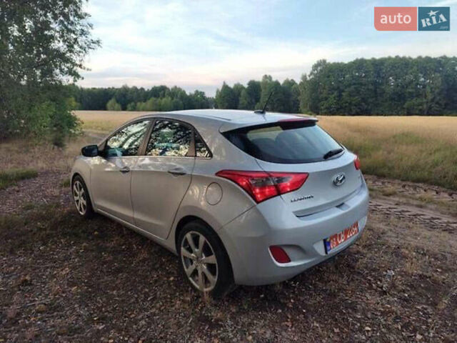 Хендай Элантра, объемом двигателя 1.8 л и пробегом 130 тыс. км за 10250 $, фото 2 на Automoto.ua