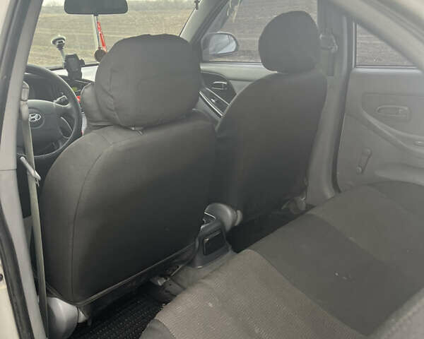 Хендай Елантра, об'ємом двигуна 1.6 л та пробігом 312 тис. км за 3000 $, фото 5 на Automoto.ua