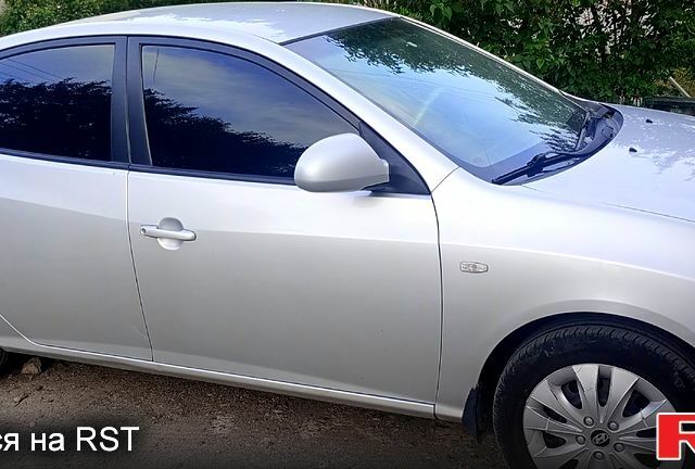 Хендай Елантра, об'ємом двигуна 1.7 л та пробігом 207 тис. км за 5500 $, фото 4 на Automoto.ua