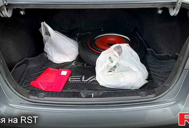 Хендай Элантра, объемом двигателя 1.6 л и пробегом 162 тыс. км за 6700 $, фото 6 на Automoto.ua