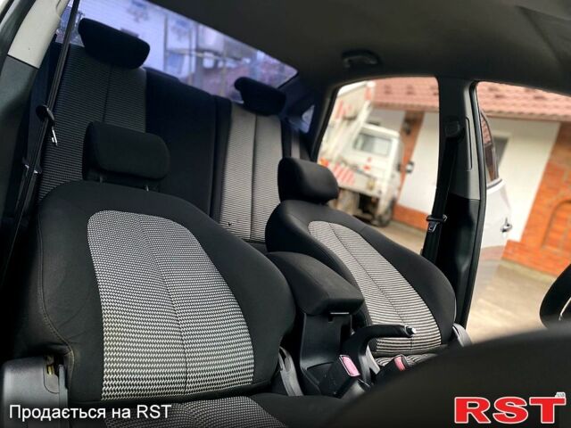 Хендай Элантра 2011 в Павлограде на Automoto.ua Хендай Элантра, объемом двигателя 1.6 л и пробегом 187 тыс. км за 5999 $, фото 10 на Automoto.ua