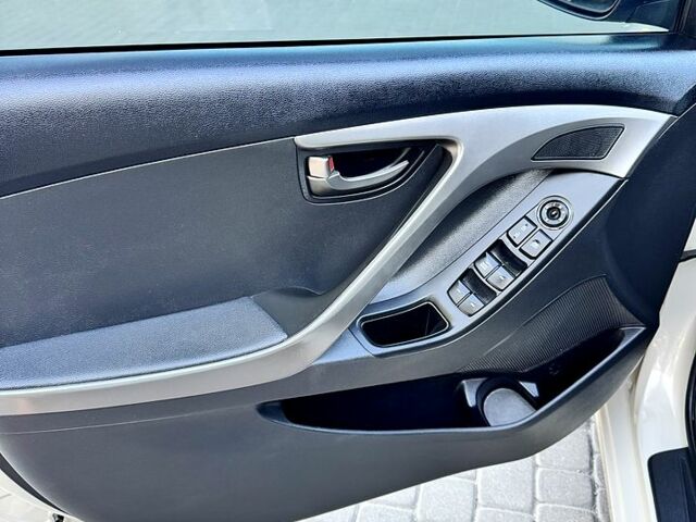 Хендай Елантра, об'ємом двигуна 1.6 л та пробігом 95 тис. км за 9000 $, фото 11 на Automoto.ua