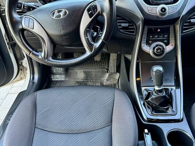 Хендай Елантра, об'ємом двигуна 1.6 л та пробігом 95 тис. км за 9000 $, фото 6 на Automoto.ua