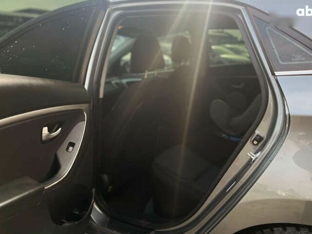 Хендай Елантра, об'ємом двигуна 2 л та пробігом 81 тис. км за 10500 $, фото 21 на Automoto.ua