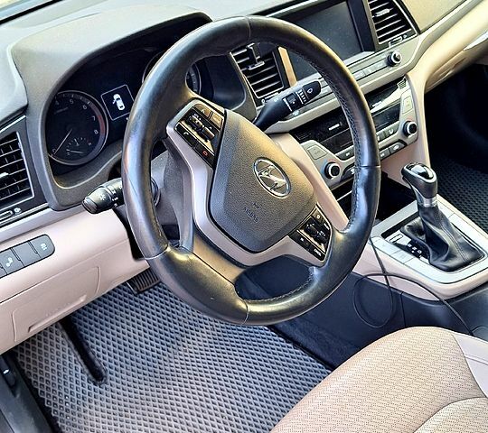 Хендай Элантра, объемом двигателя 2 л и пробегом 165 тыс. км за 12300 $, фото 5 на Automoto.ua