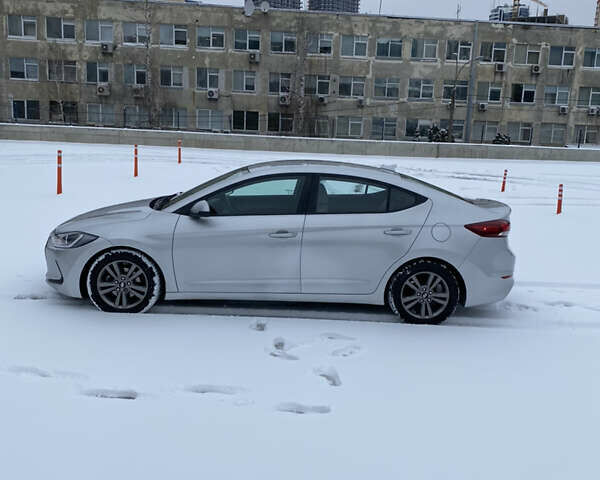 Хендай Елантра, об'ємом двигуна 2 л та пробігом 70 тис. км за 12800 $, фото 3 на Automoto.ua