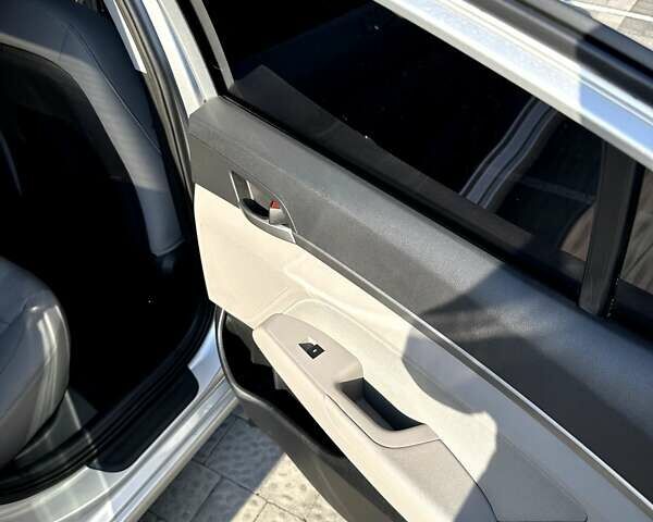 Хендай Элантра, объемом двигателя 2 л и пробегом 109 тыс. км за 11000 $, фото 5 на Automoto.ua