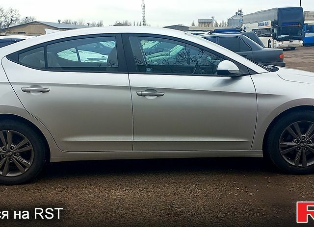 Хендай Элантра, объемом двигателя 2 л и пробегом 170 тыс. км за 10500 $, фото 3 на Automoto.ua