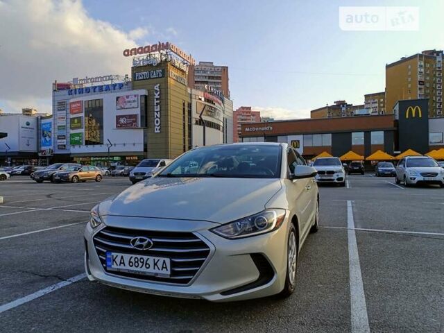 Хендай Елантра, об'ємом двигуна 2 л та пробігом 157 тис. км за 10499 $, фото 3 на Automoto.ua