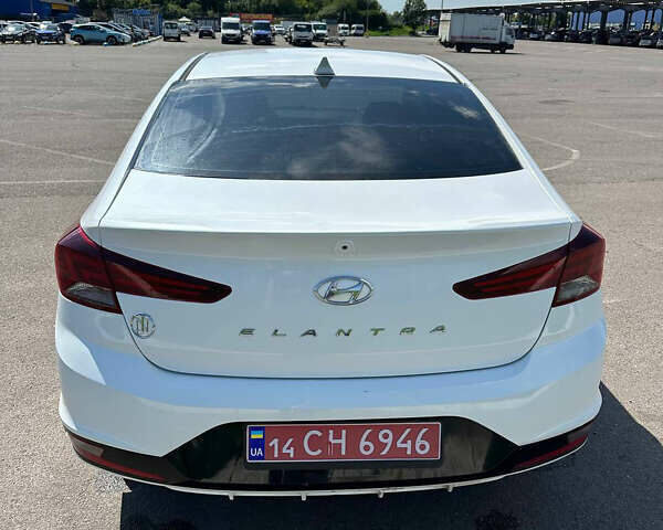 Хендай Элантра, объемом двигателя 1.98 л и пробегом 196 тыс. км за 12900 $, фото 5 на Automoto.ua