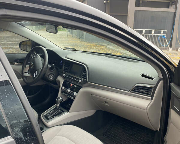 Хендай Элантра 2020 в Миргороде на Automoto.ua Хендай Элантра, объемом двигателя 2 л и пробегом 113 тыс. км за 14500 $, фото 3 на Automoto.ua