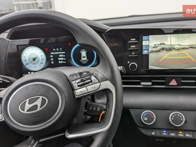 купить новое авто Хендай Элантра 2024 года от официального дилера Автоберег HYUNDAI на Бальзака Хендай фото