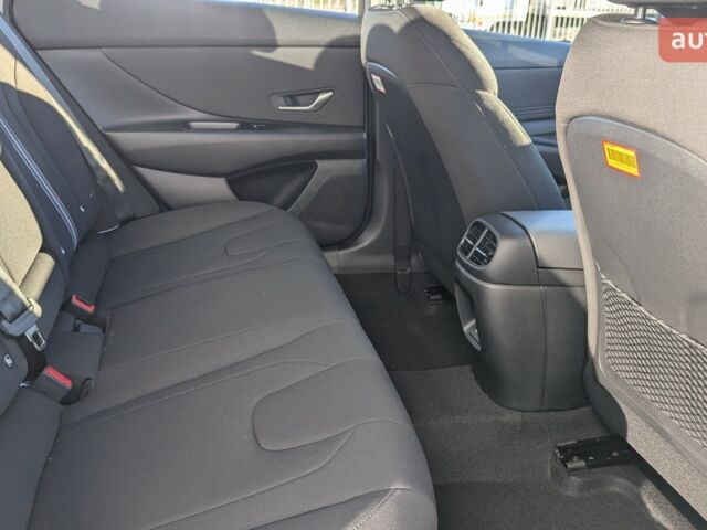 купить новое авто Хендай Элантра 2024 года от официального дилера Автоберег HYUNDAI на Бальзака Хендай фото