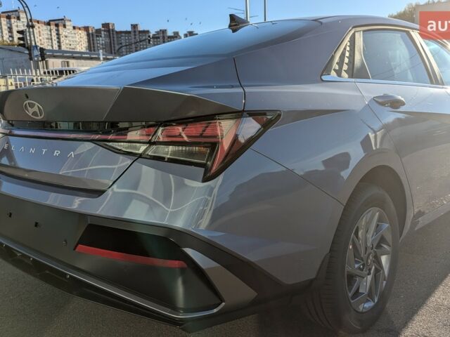 купить новое авто Хендай Элантра 2024 года от официального дилера Автоберег HYUNDAI на Бальзака Хендай фото