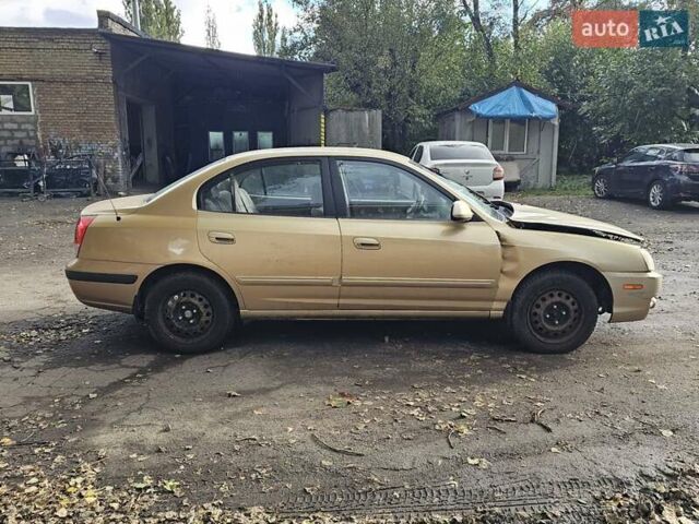 Желтый Хендай Элантра, объемом двигателя 1.99 л и пробегом 200 тыс. км за 1400 $, фото 3 на Automoto.ua