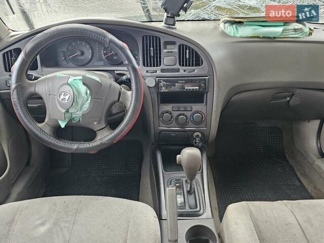 Желтый Хендай Элантра, объемом двигателя 1.99 л и пробегом 200 тыс. км за 1400 $, фото 15 на Automoto.ua
