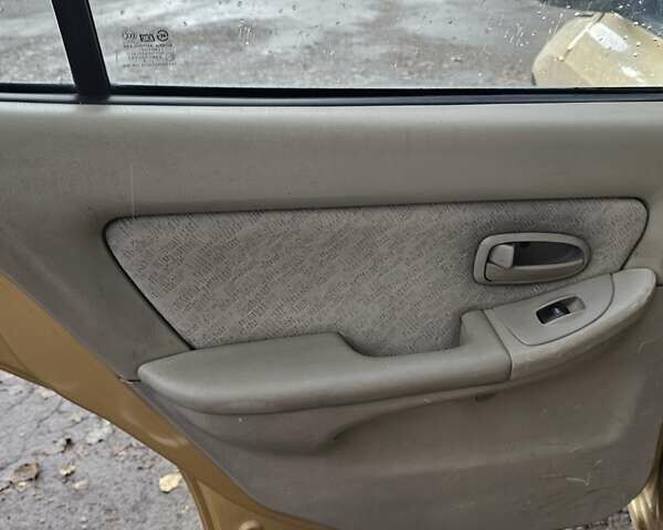 Желтый Хендай Элантра, объемом двигателя 1.99 л и пробегом 200 тыс. км за 1400 $, фото 17 на Automoto.ua