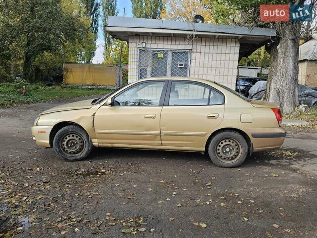 Желтый Хендай Элантра, объемом двигателя 1.99 л и пробегом 200 тыс. км за 1400 $, фото 7 на Automoto.ua