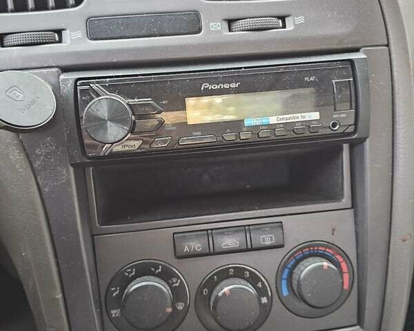 Желтый Хендай Элантра, объемом двигателя 1.99 л и пробегом 200 тыс. км за 1400 $, фото 11 на Automoto.ua