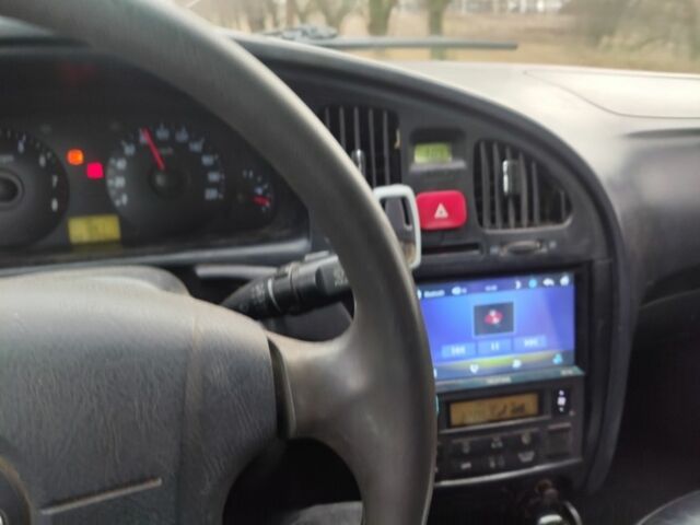 Желтый Хендай Элантра, объемом двигателя 1.6 л и пробегом 150 тыс. км за 2957 $, фото 3 на Automoto.ua