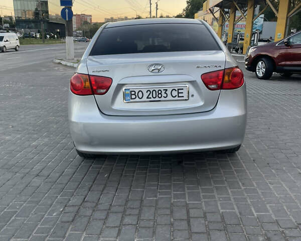 Серый Хендай Элантра, объемом двигателя 1.6 л и пробегом 220 тыс. км за 5950 $, фото 3 на Automoto.ua