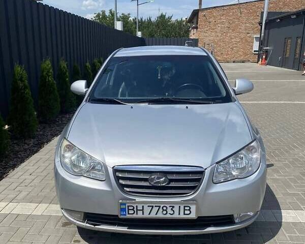 Серый Хендай Элантра, объемом двигателя 1.98 л и пробегом 200 тыс. км за 4000 $, фото 1 на Automoto.ua