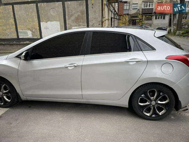 Серый Хендай Элантра, объемом двигателя 1.8 л и пробегом 115 тыс. км за 10500 $, фото 7 на Automoto.ua