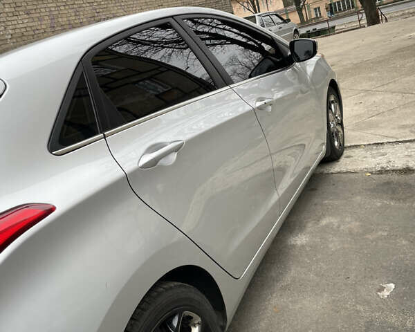 Серый Хендай Элантра, объемом двигателя 1.8 л и пробегом 115 тыс. км за 10500 $, фото 5 на Automoto.ua