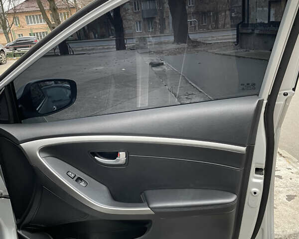 Серый Хендай Элантра, объемом двигателя 1.8 л и пробегом 115 тыс. км за 10500 $, фото 19 на Automoto.ua