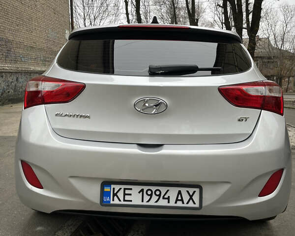 Серый Хендай Элантра, объемом двигателя 1.8 л и пробегом 115 тыс. км за 10500 $, фото 4 на Automoto.ua