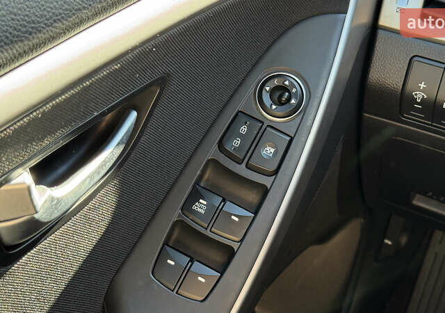 Серый Хендай Элантра, объемом двигателя 2 л и пробегом 100 тыс. км за 8800 $, фото 10 на Automoto.ua