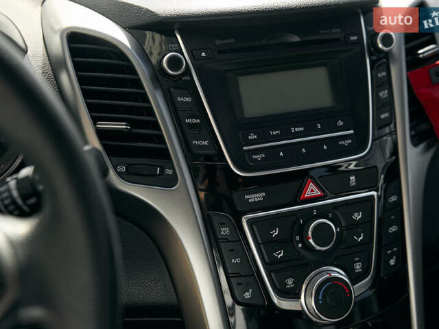 Серый Хендай Элантра, объемом двигателя 2 л и пробегом 120 тыс. км за 7900 $, фото 4 на Automoto.ua