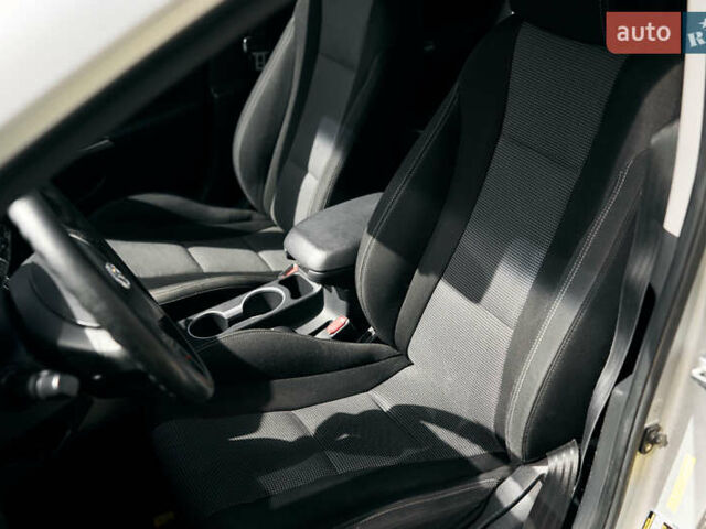 Серый Хендай Элантра, объемом двигателя 2 л и пробегом 120 тыс. км за 7900 $, фото 14 на Automoto.ua