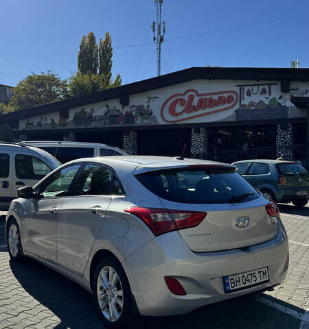 Серый Хендай Элантра, объемом двигателя 2 л и пробегом 100 тыс. км за 8800 $, фото 1 на Automoto.ua