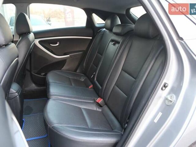 Серый Хендай Элантра, объемом двигателя 2 л и пробегом 183 тыс. км за 9900 $, фото 9 на Automoto.ua