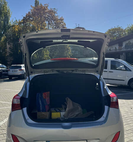 Серый Хендай Элантра, объемом двигателя 2 л и пробегом 100 тыс. км за 8800 $, фото 5 на Automoto.ua