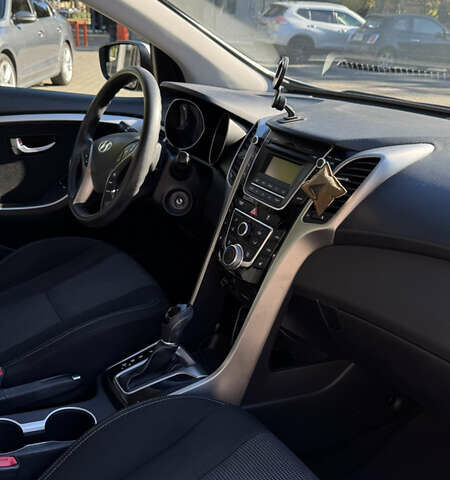 Серый Хендай Элантра, объемом двигателя 2 л и пробегом 100 тыс. км за 8800 $, фото 6 на Automoto.ua