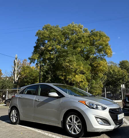 Серый Хендай Элантра, объемом двигателя 2 л и пробегом 100 тыс. км за 8800 $, фото 2 на Automoto.ua