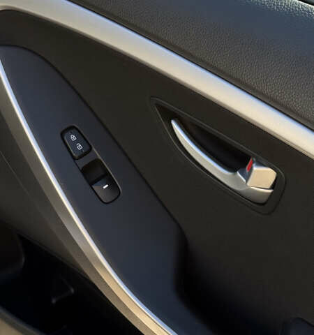 Серый Хендай Элантра, объемом двигателя 2 л и пробегом 100 тыс. км за 8800 $, фото 8 на Automoto.ua