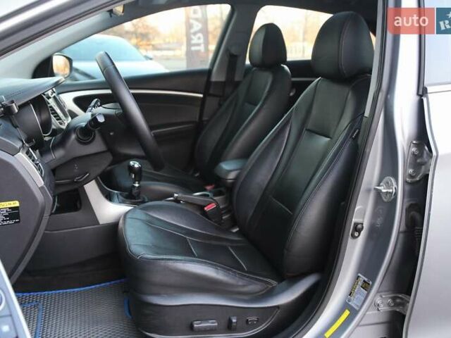 Серый Хендай Элантра, объемом двигателя 2 л и пробегом 183 тыс. км за 9900 $, фото 8 на Automoto.ua