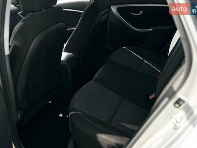 Серый Хендай Элантра, объемом двигателя 2 л и пробегом 120 тыс. км за 7900 $, фото 10 на Automoto.ua