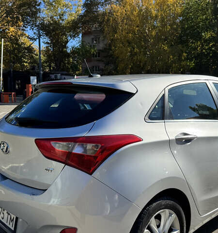 Серый Хендай Элантра, объемом двигателя 2 л и пробегом 100 тыс. км за 8800 $, фото 3 на Automoto.ua