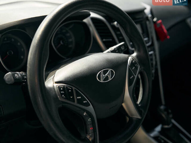 Серый Хендай Элантра, объемом двигателя 2 л и пробегом 120 тыс. км за 7900 $, фото 6 на Automoto.ua