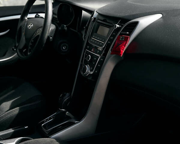 Серый Хендай Элантра, объемом двигателя 2 л и пробегом 120 тыс. км за 7900 $, фото 13 на Automoto.ua