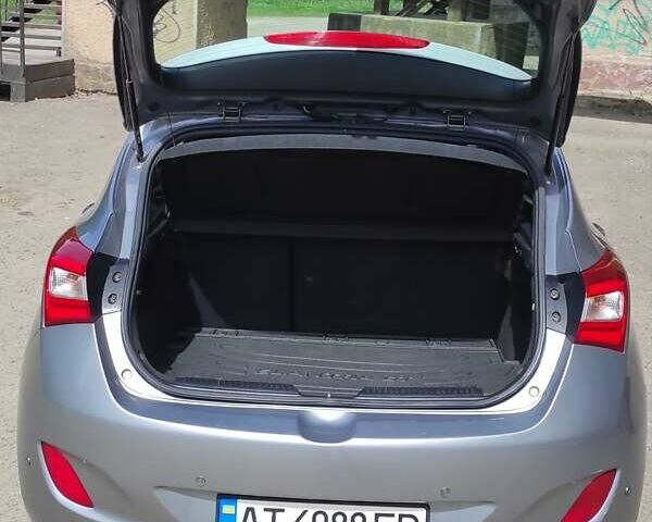 Серый Хендай Элантра, объемом двигателя 2 л и пробегом 186 тыс. км за 8600 $, фото 3 на Automoto.ua