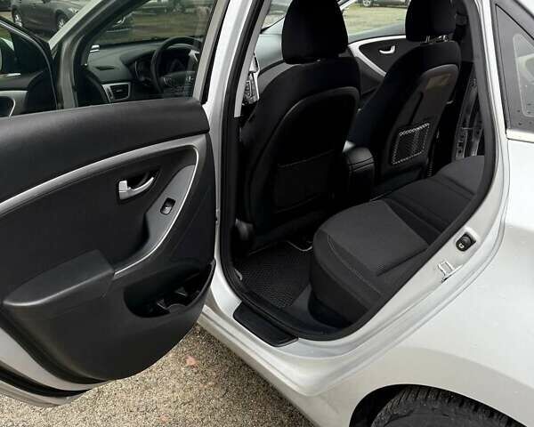 Серый Хендай Элантра, объемом двигателя 2 л и пробегом 150 тыс. км за 9800 $, фото 13 на Automoto.ua